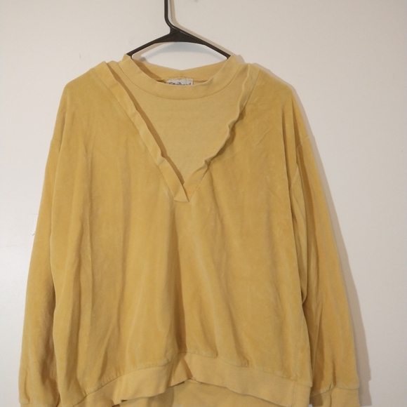 Vintage Gertrude Davenport Yellow Sweater with Built in Shirt. Size Small. - Picture 2 of 8